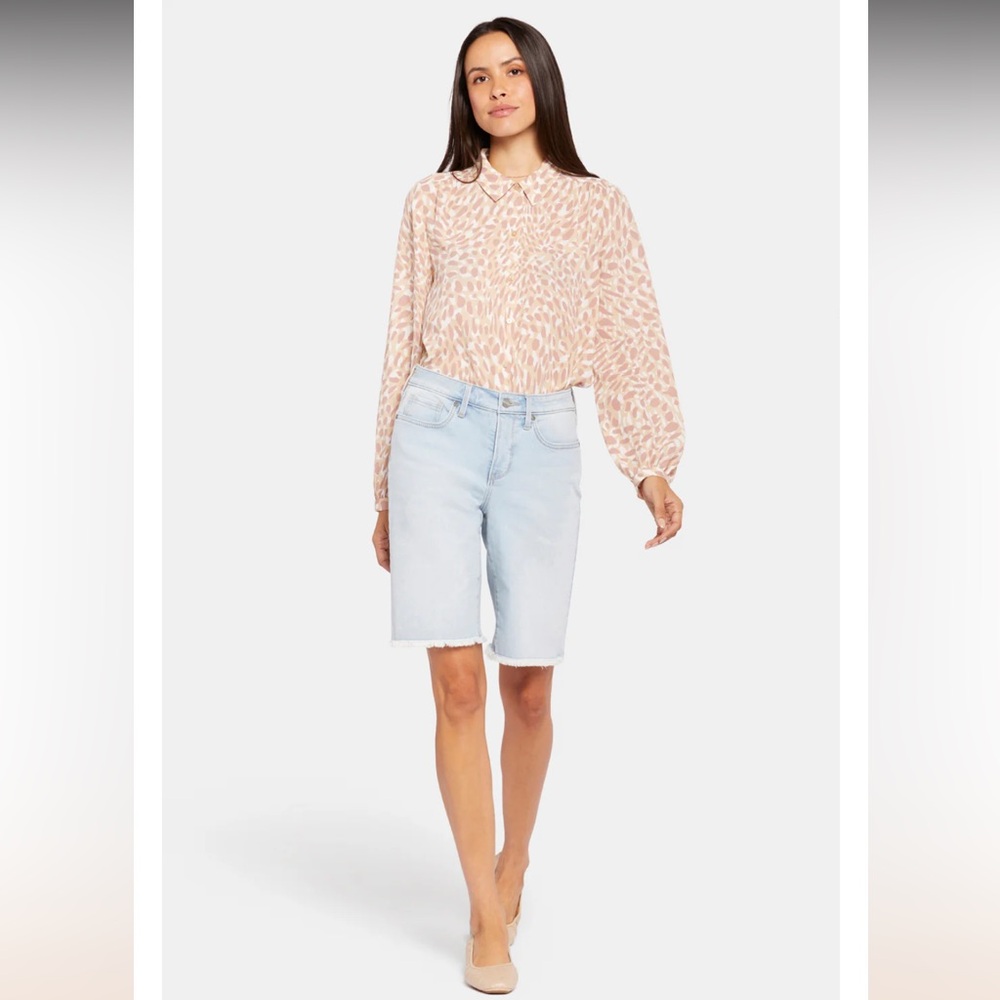 NYDJ Boyfriend Denim Shorts With Frayed Hem in Brightside Bermuda‎ Size 2